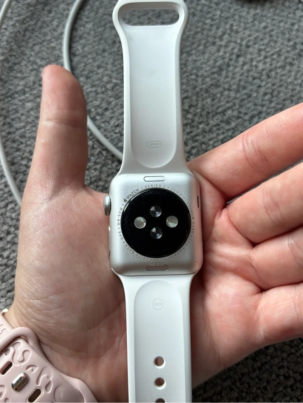 Apple Watch Series 3 38 mm Silver Aluminum White Sport Band Smartwatch Reset